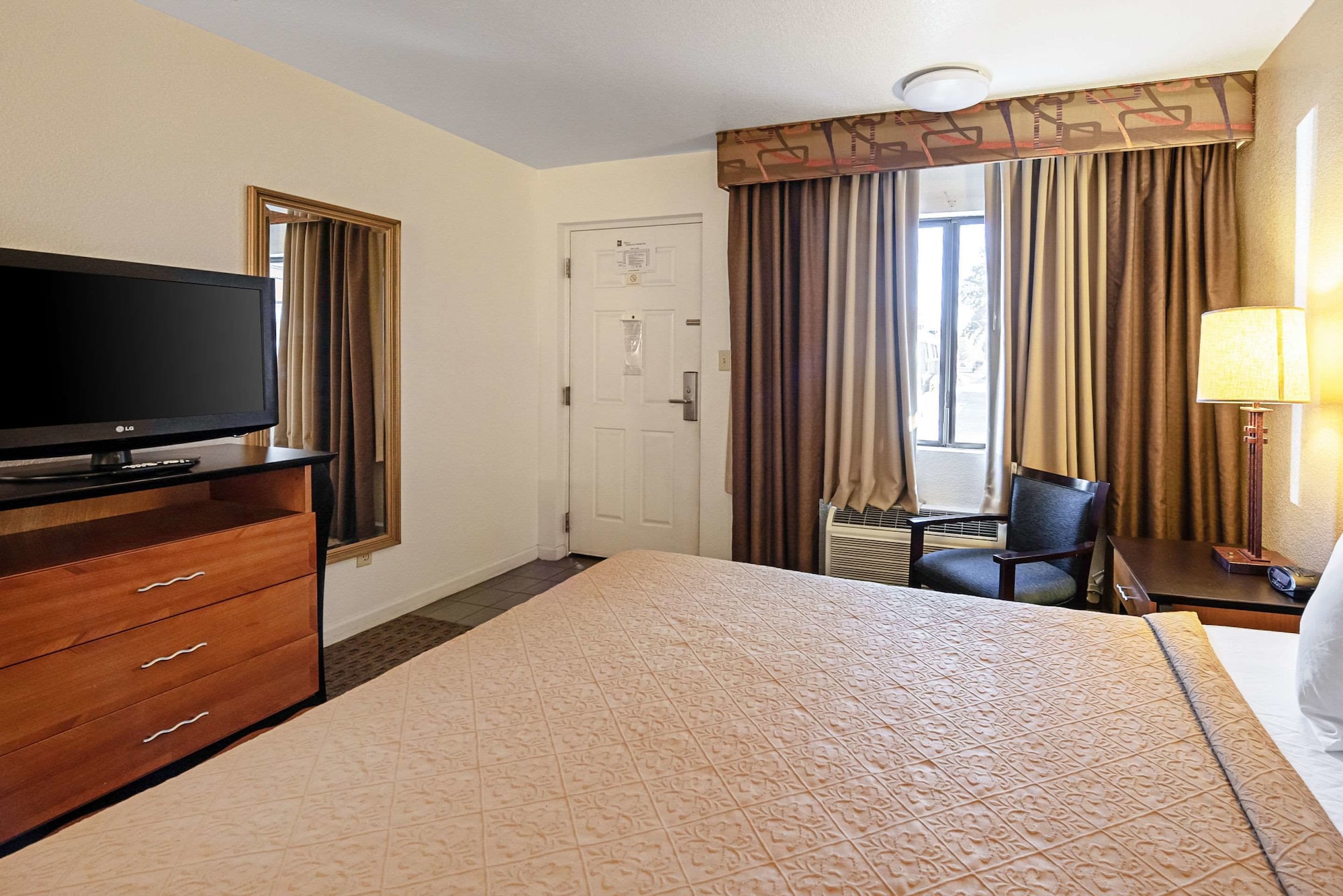 غرفة قياسية بسرير كينج، Rodeway Inn At Nevada State Capitol 4/5