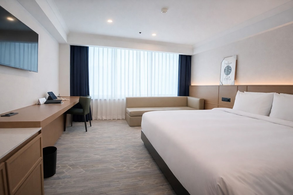 Business, Superior, Queen Bed
