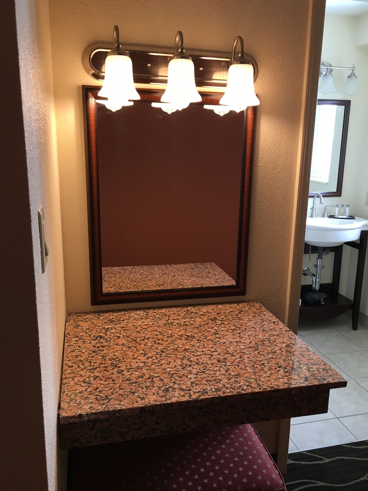 Ramada by Wyndham Elko Hotel at Stockmen's Casino 7/36