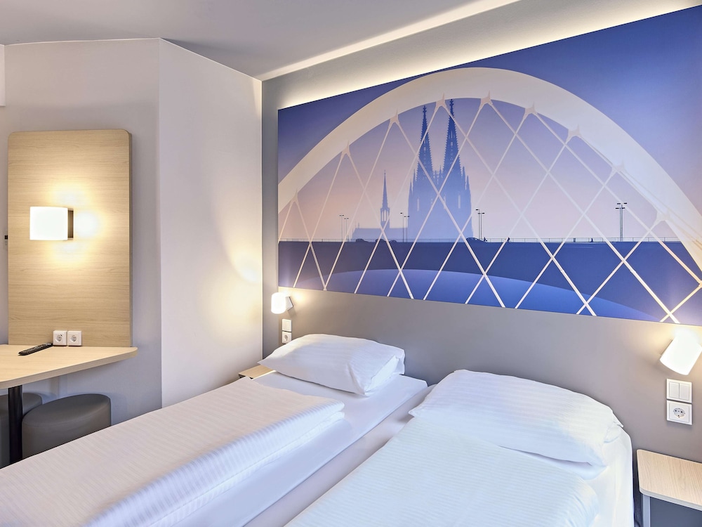 ROOM, DOUBLE BED