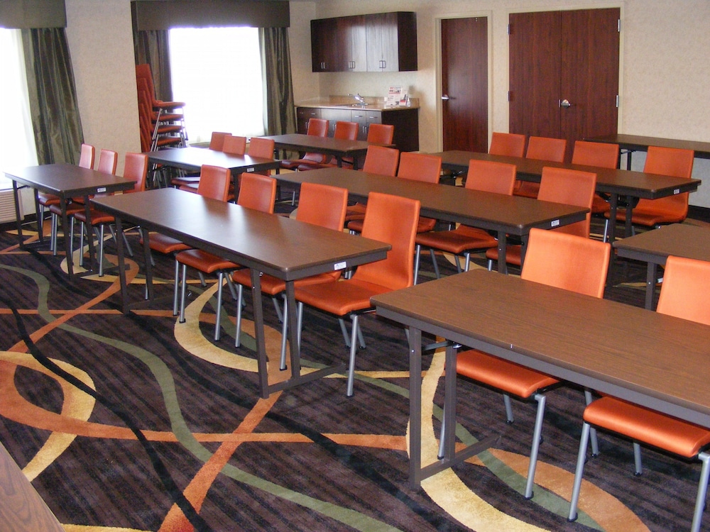 Holiday Inn Express Hotel Suites Muskogee 45/48