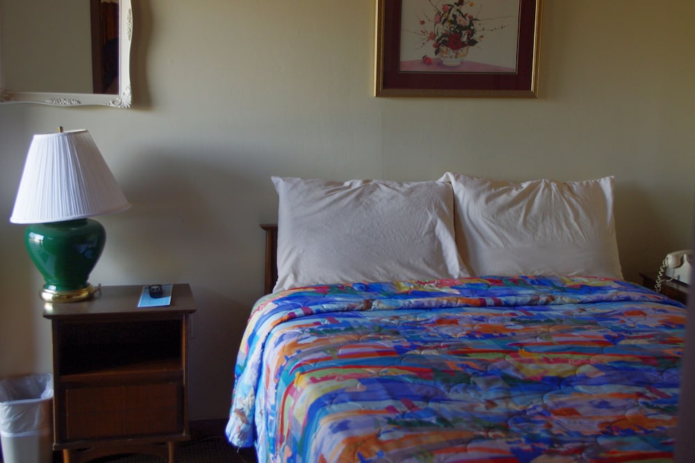 Love Hotels Western Holiday at Harlan Lake NE 15/51
