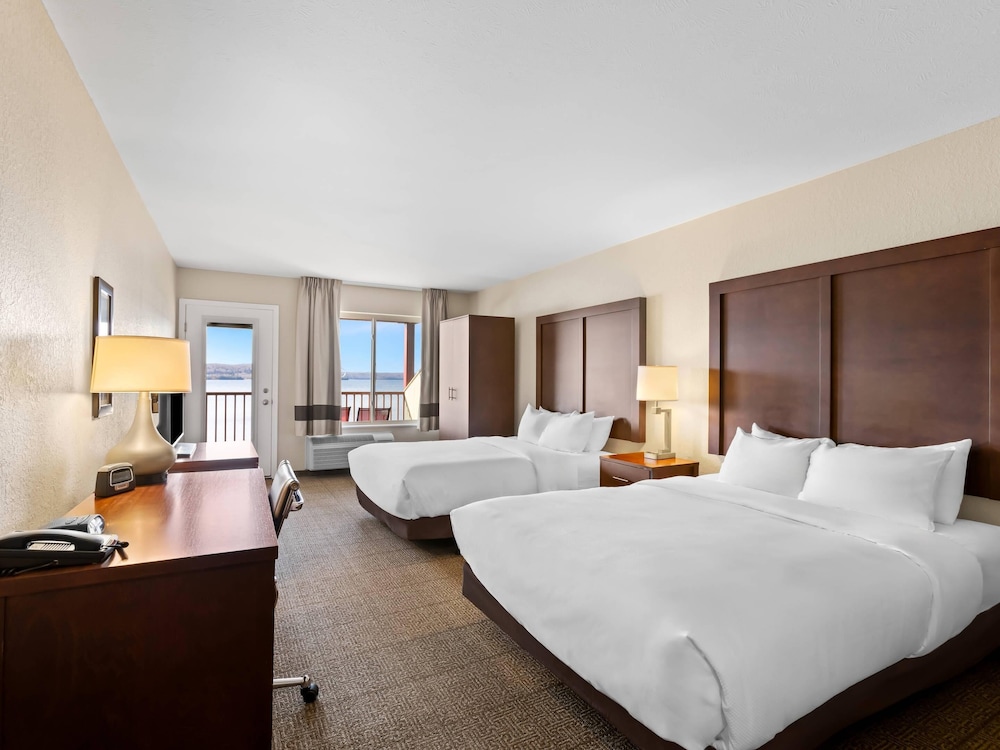 Comfort Inn and Suites Munising - Lakefront 15/49