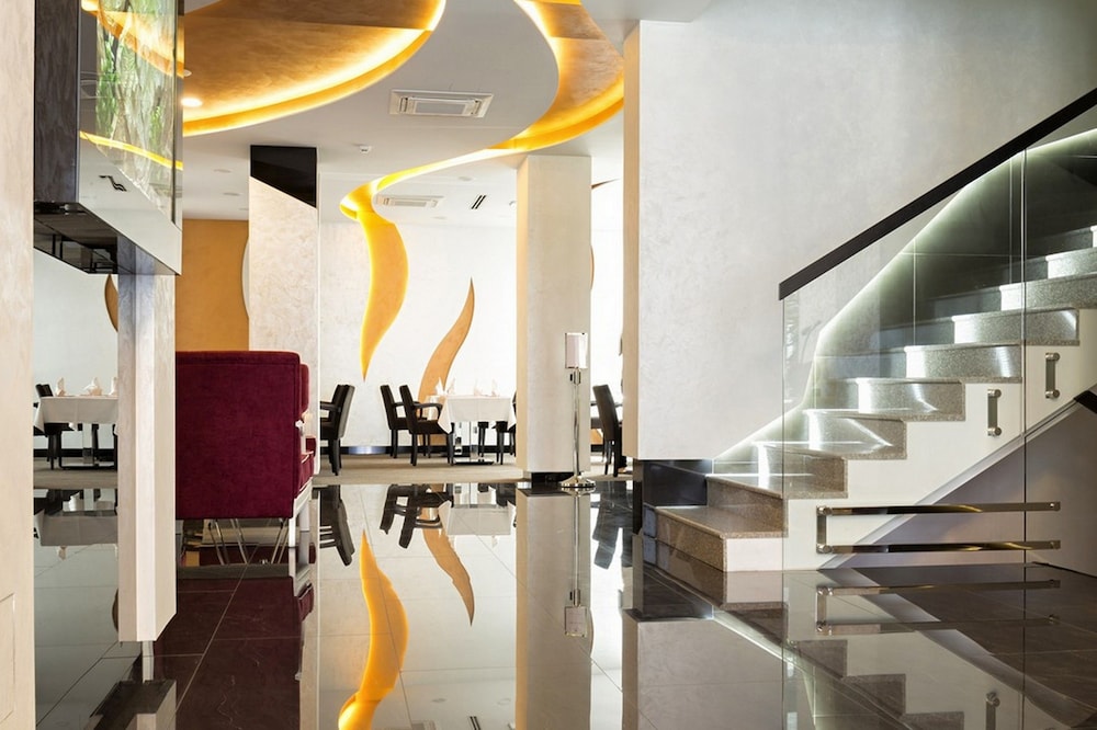 NOVA CITY HOTEL SIGNATURE COLLECTION 32/50