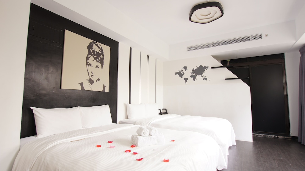 Colors Infinity Inn 18/70