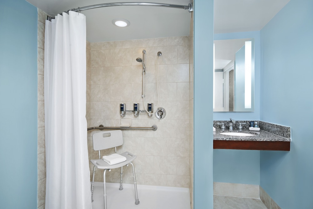 Four Points by Sheraton Richmond Airport 8/24