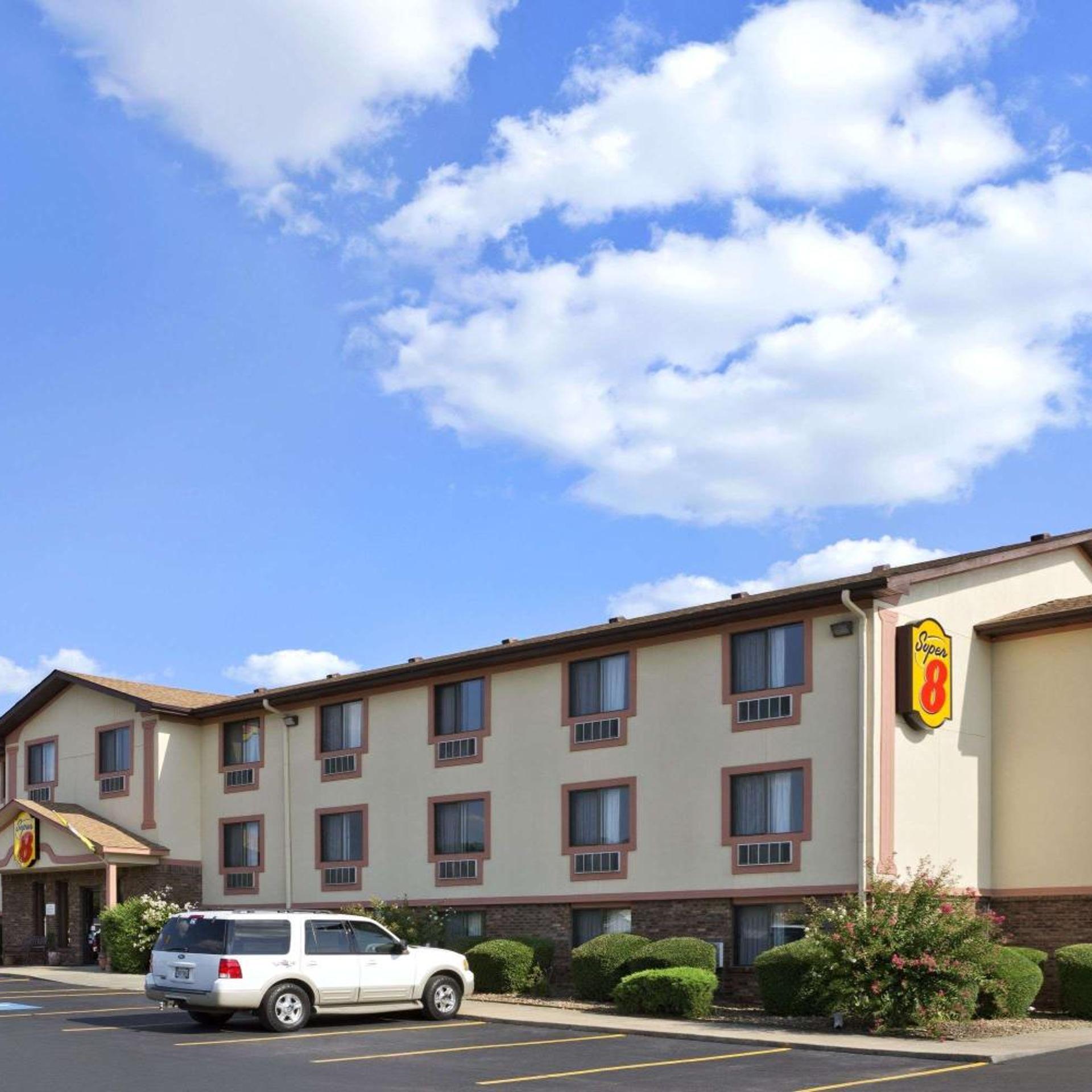 Super 8 By Wyndham Russellville 1/26
