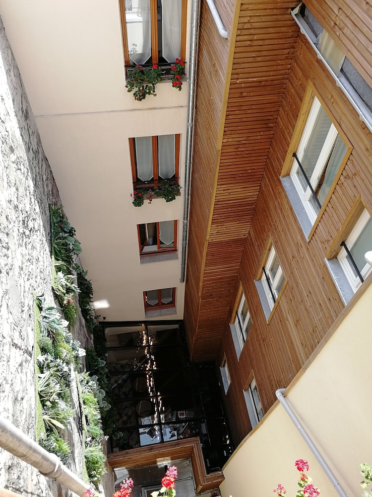 Hotel Pointe Rivoli 2/39