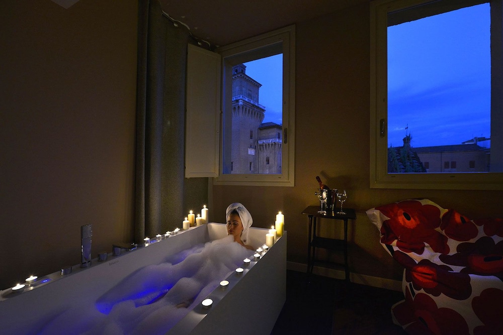Ferrara Hotel 35/66
