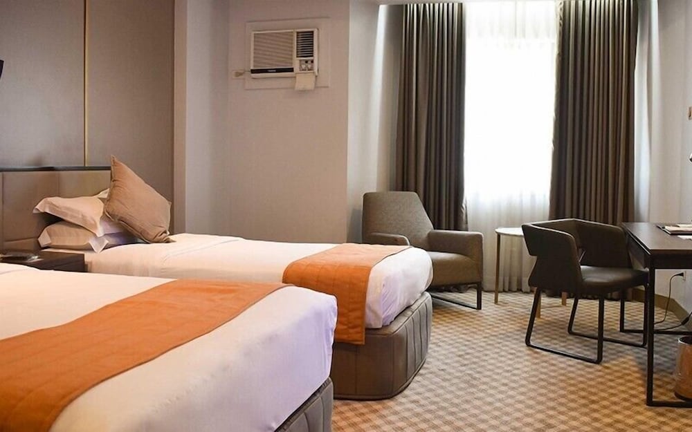 L'Fisher Hotel 17/50