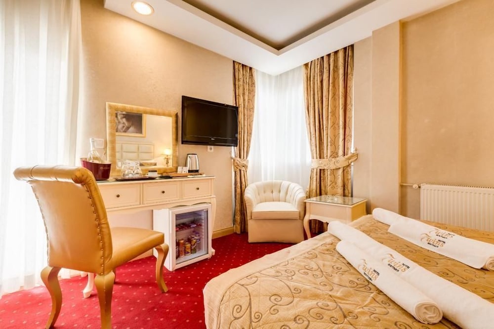 Twins Hotel 14/29
