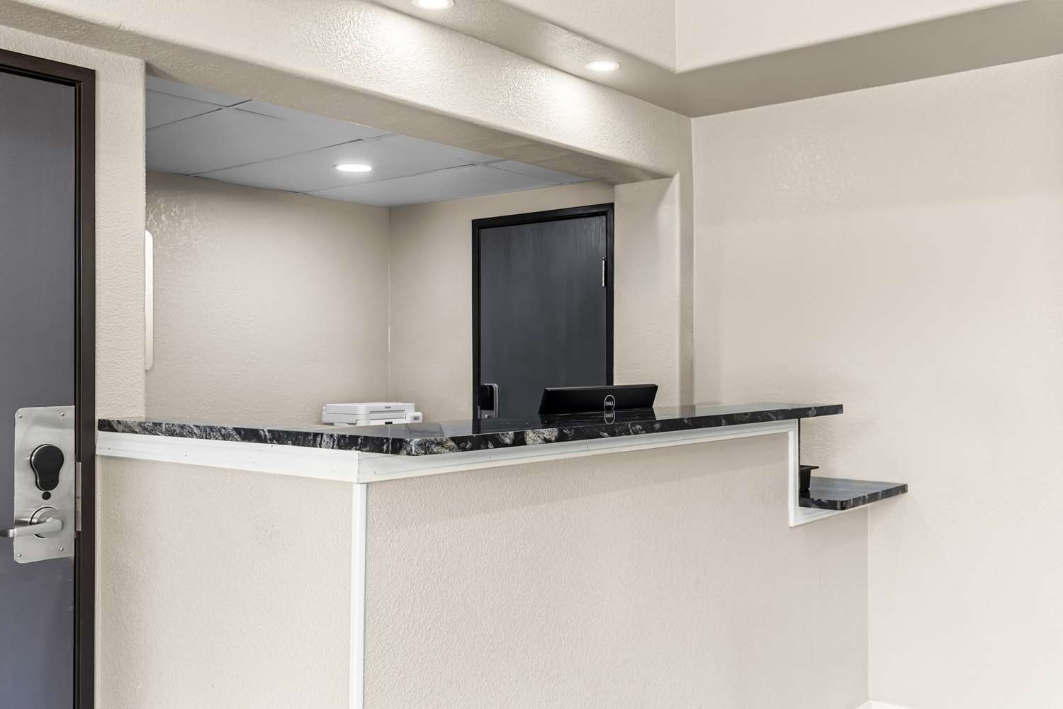Quality Inn Oskaloosa, IA 24/26