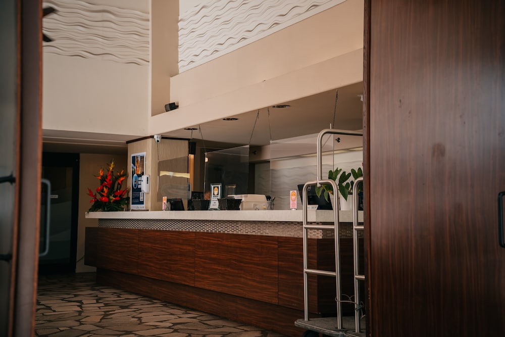 Pacific Monarch Hotel 11/73