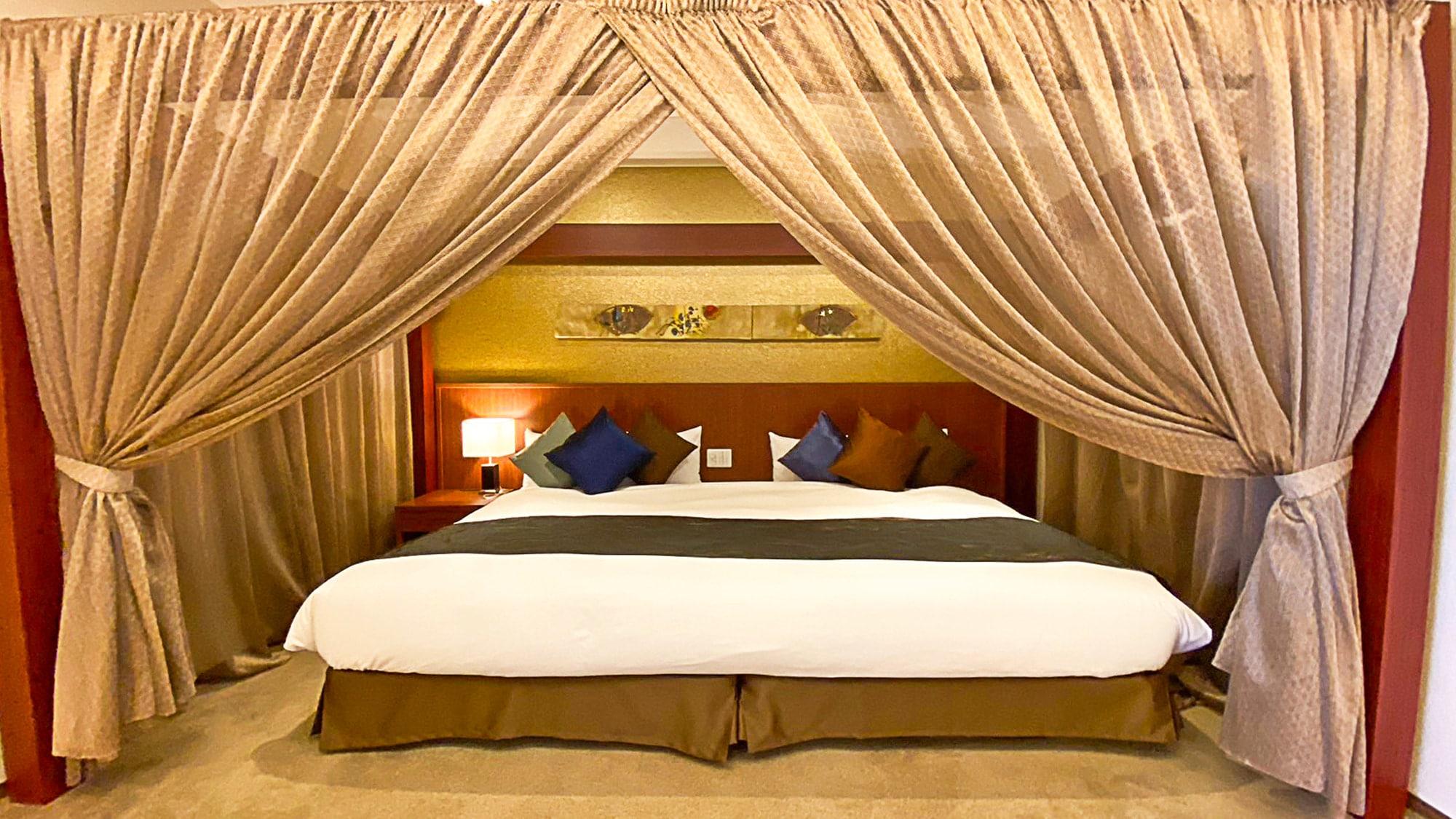 Luxury, Suite, Twin Beds, Ocean View, Night View, Annex