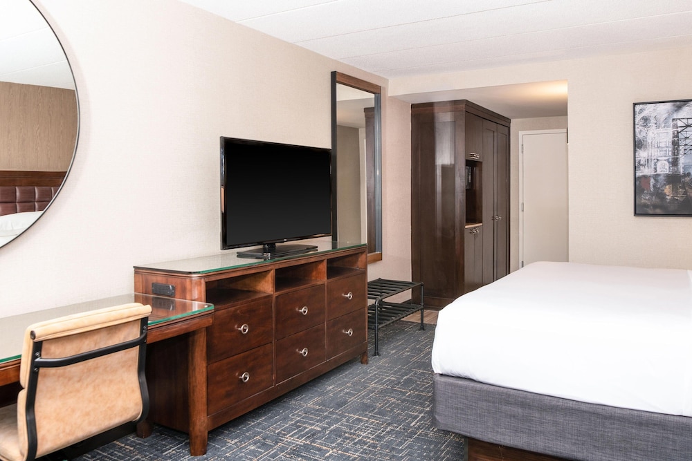 Sheraton Ann Arbor Hotel 10/65
