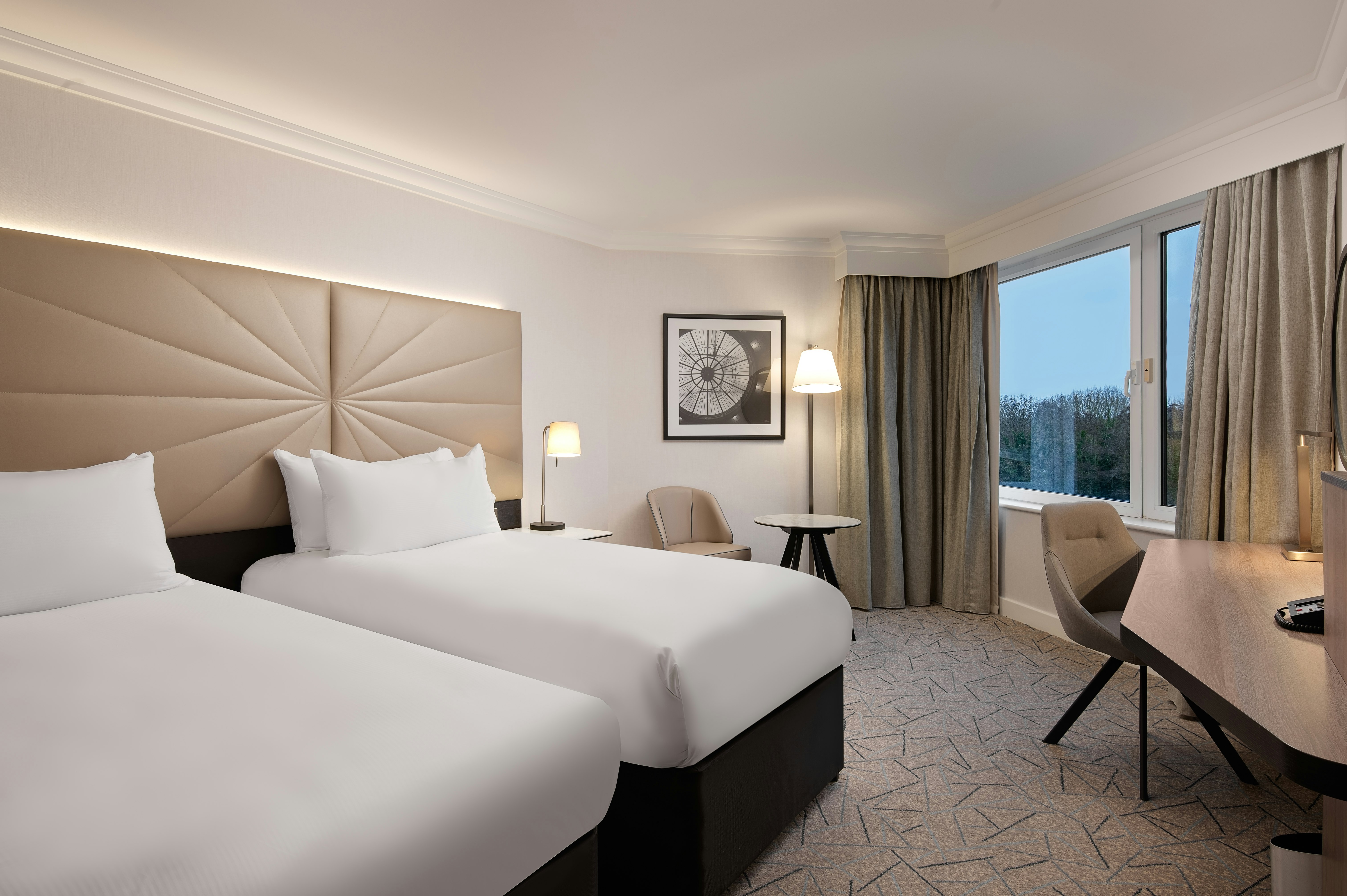 DELUXE, TWIN BEDS