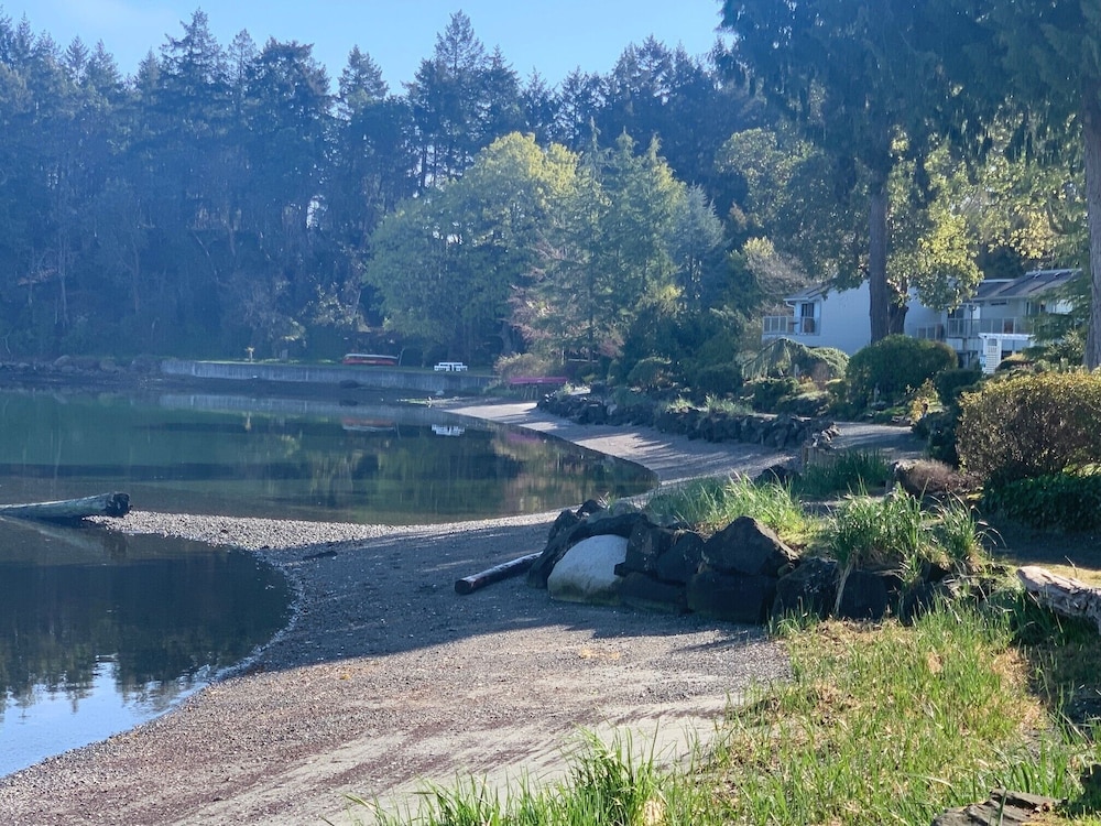 Pacific Shores Resort & Spa 34/48