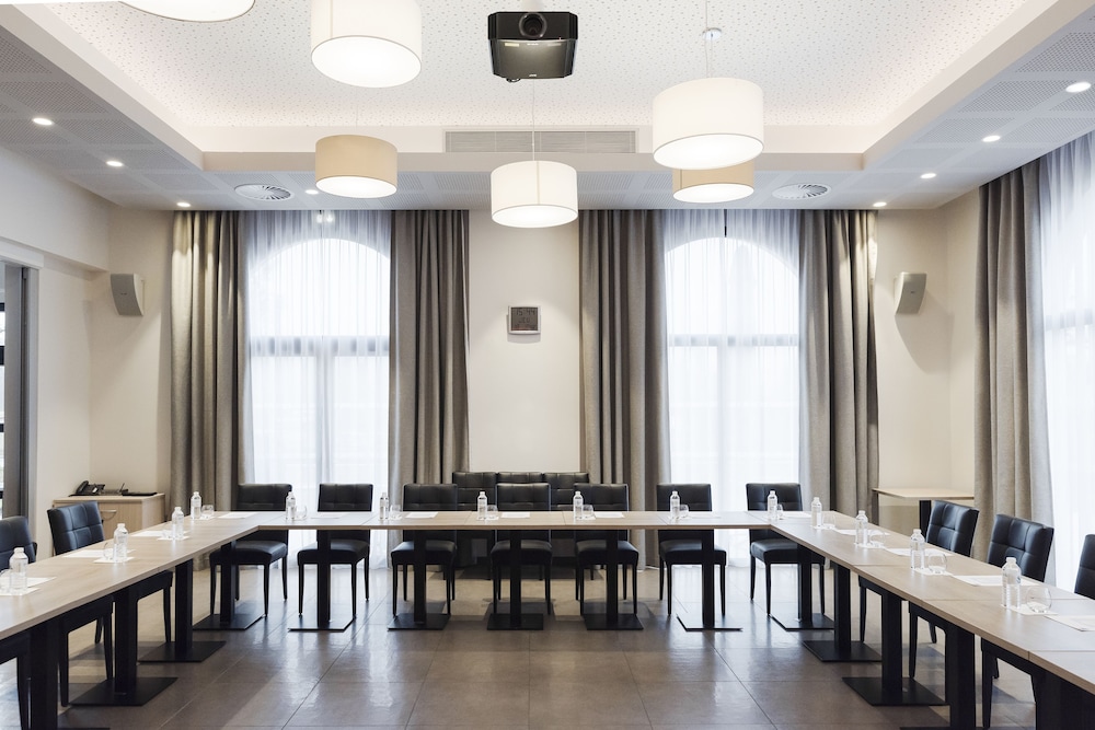 Brit Hotel Figeac 36/52