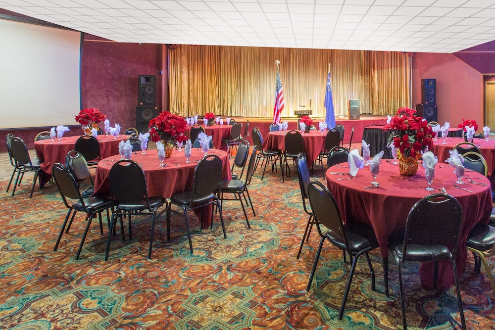 Ramada by Wyndham Elko Hotel at Stockmen's Casino 32/36