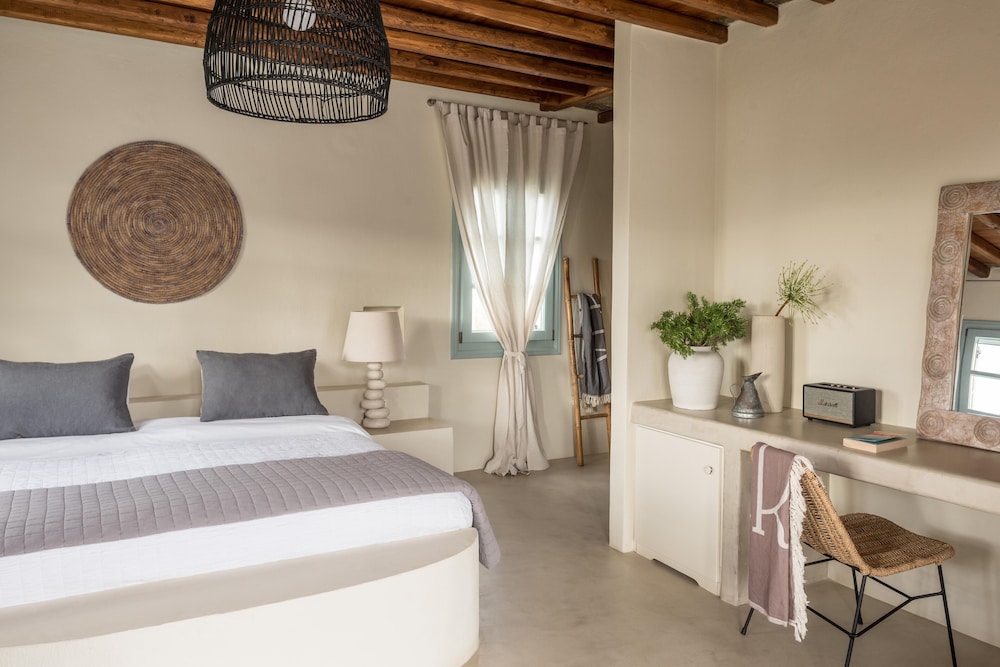 Verina Suites 2/50