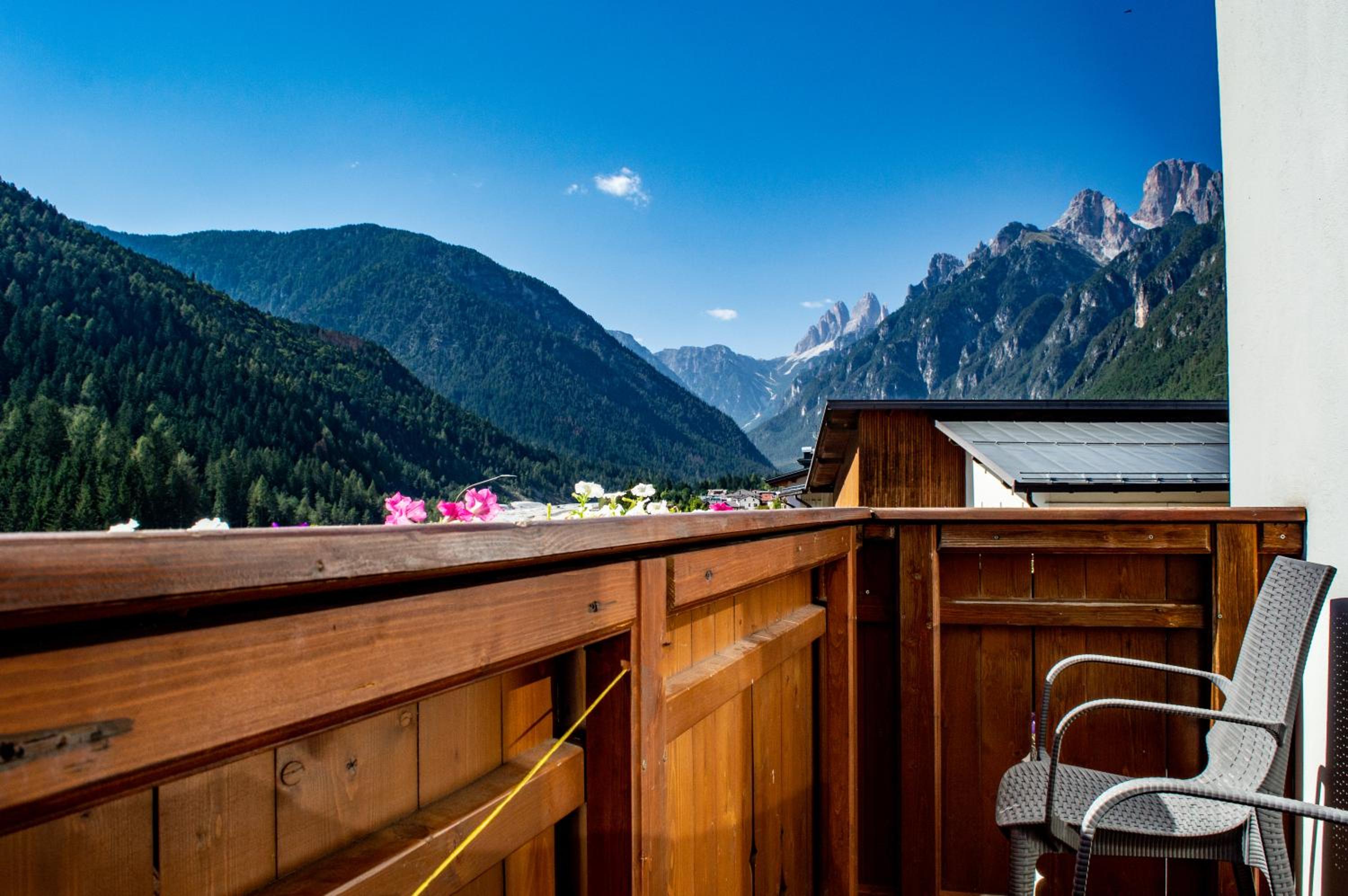 Hotel Serena - Tre Cime Views 15/24
