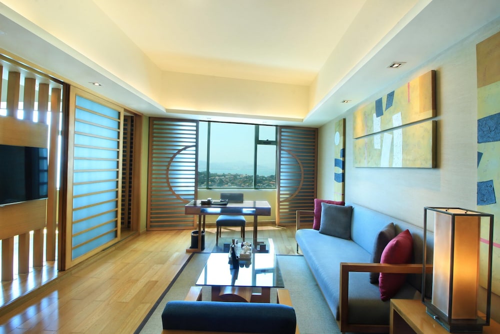 Swiss Grand Xiamen 17/50