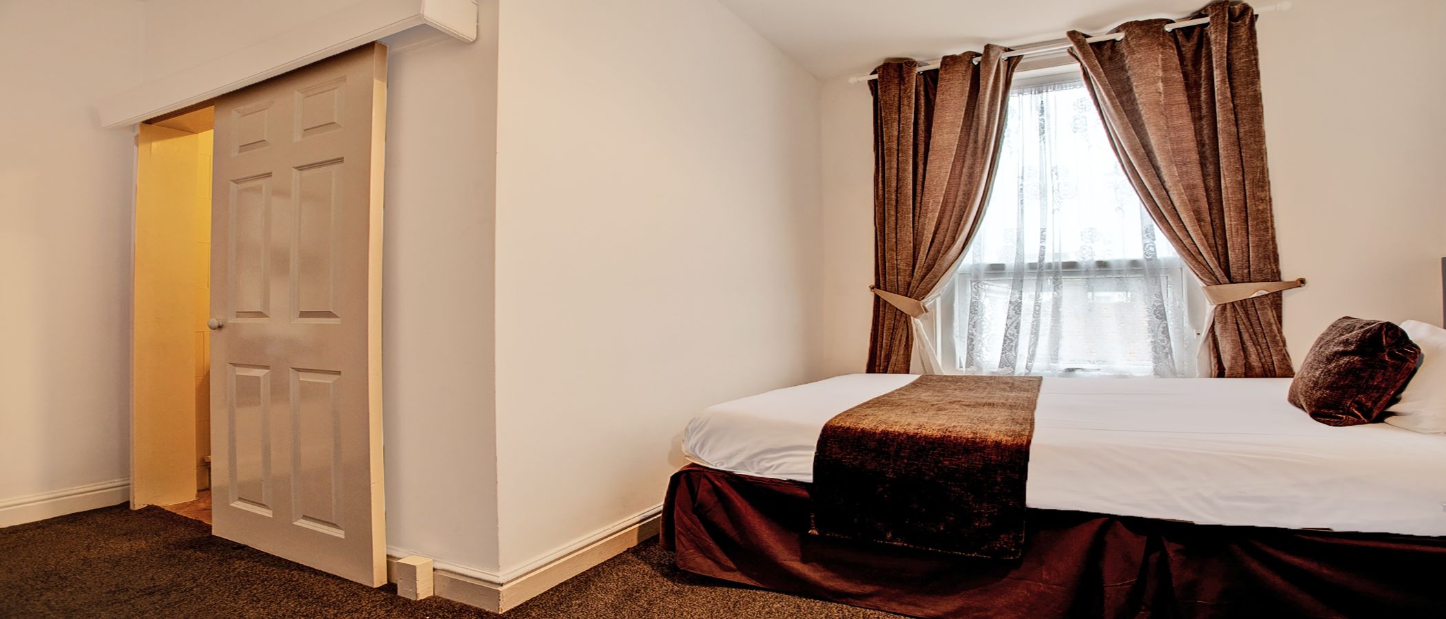 The Waverley Hotel 24/38