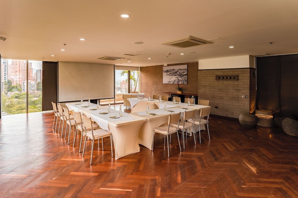 Diez Hotel Categoria Colombia 54/64
