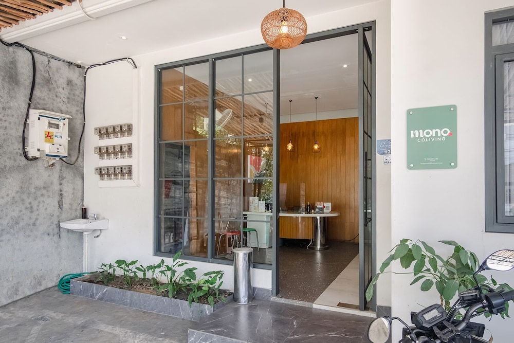 Mono Coliving Ngagel, Surabaya 2/28