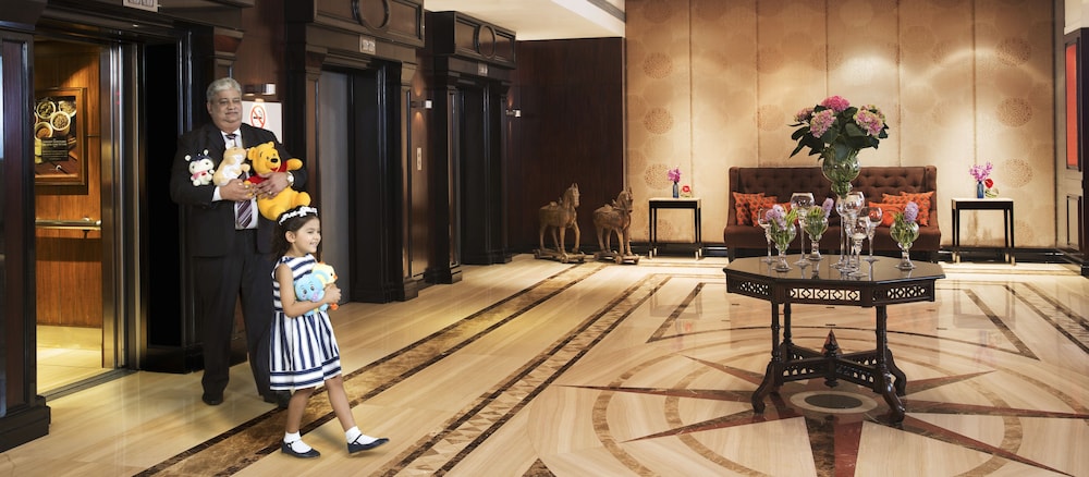 TAJ LANDS END 46/84