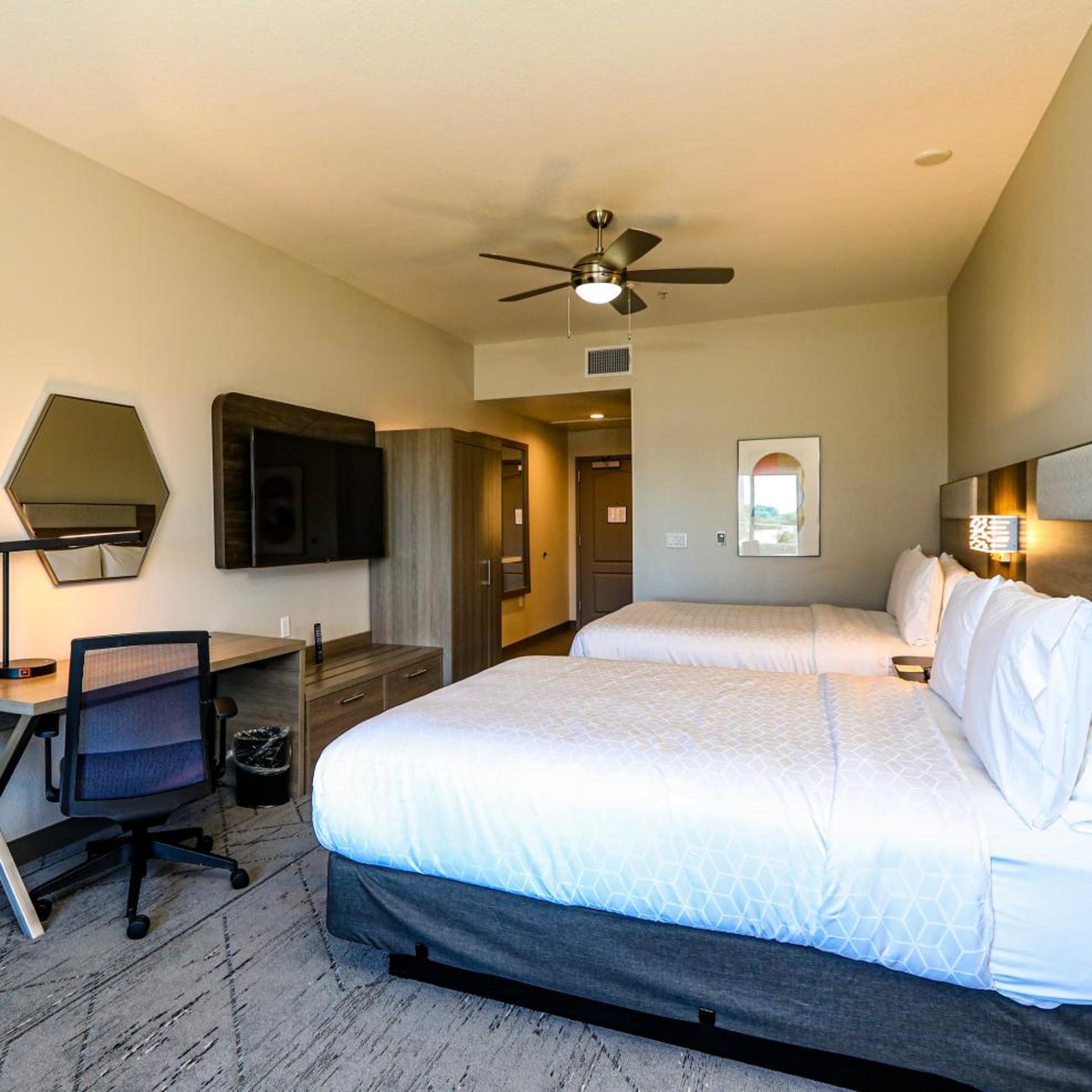 Standard, 2 Queen Beds, Bathtub, Accessible