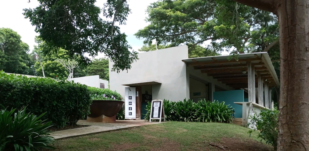 Hix Island House 44/50