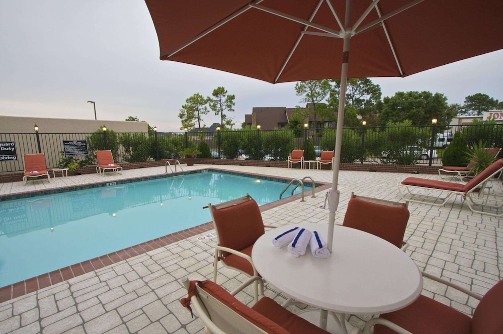 Hampton Inn and Suites Port Arthur, TX 40/47
