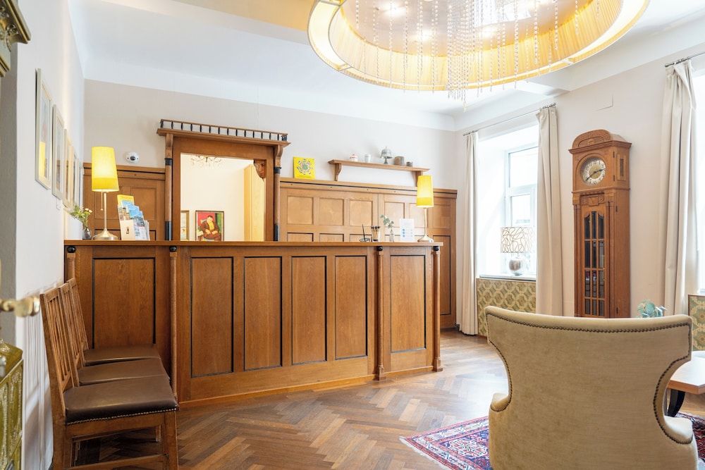 Jedermann Hotel 3/50