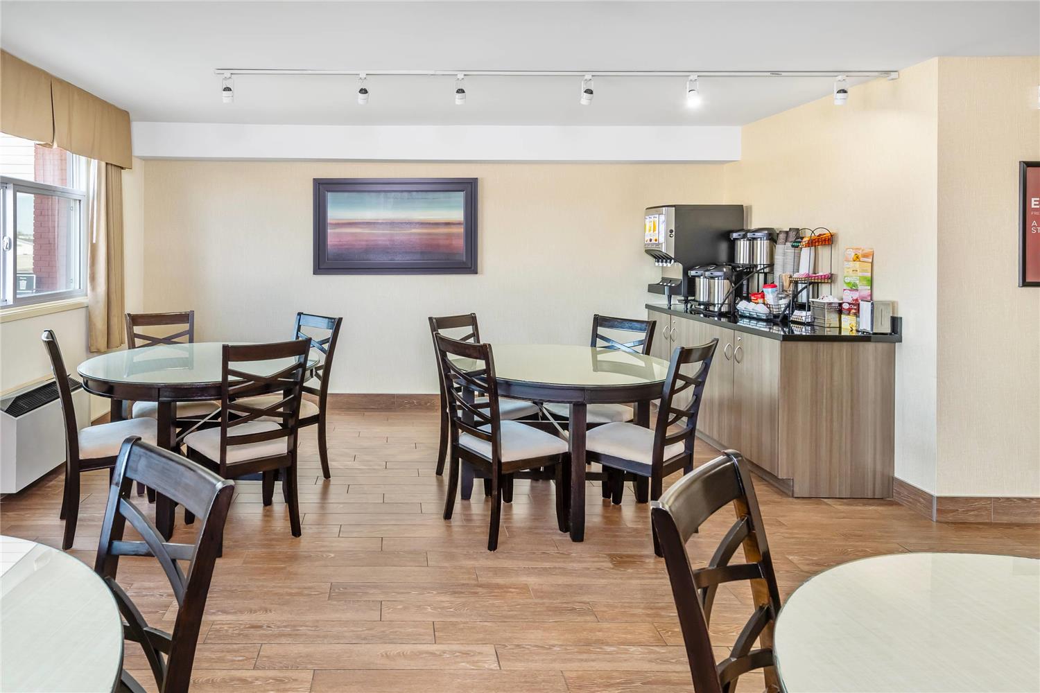 Econo Lodge Taber 17/26