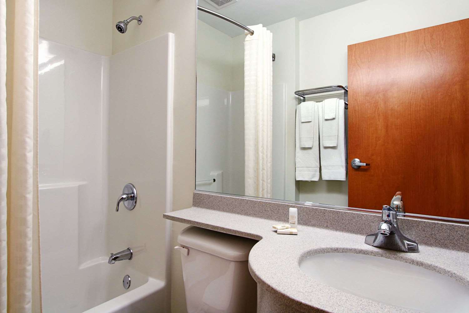 Microtel Inn And Suites Bridgeport 6/6