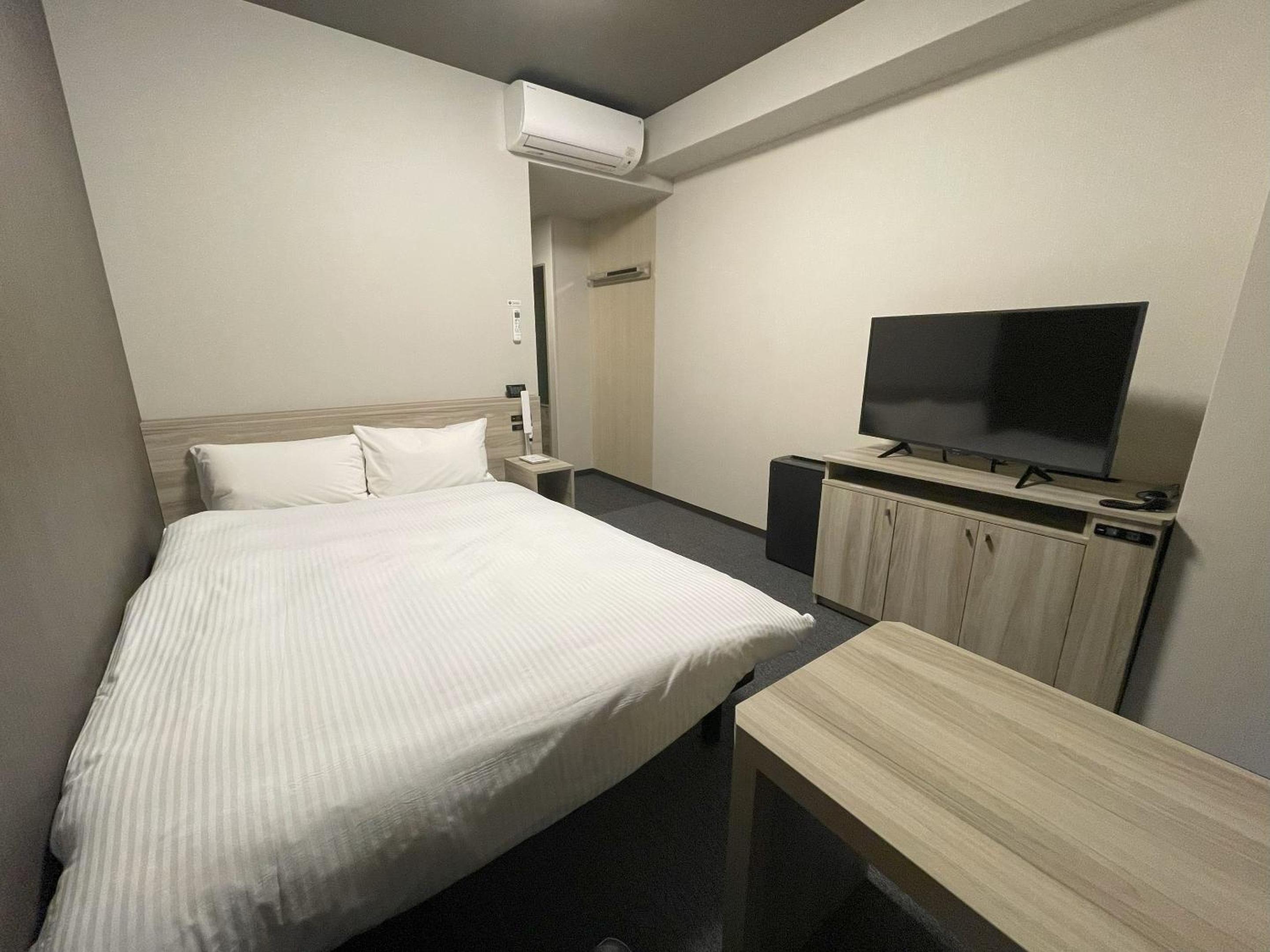 Semi Room, Semi Double Bed