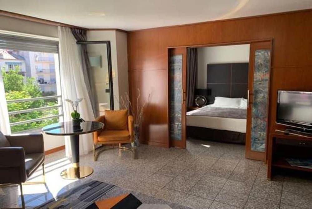Hotel Goldstar Resort And Suites 17/50