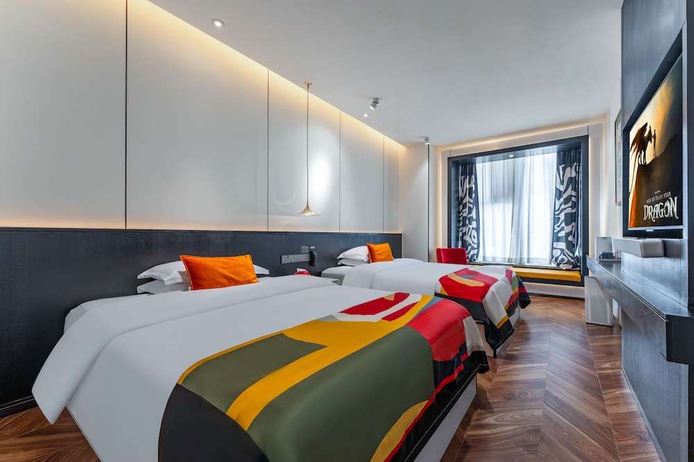 STANDARD, 2 QUEEN BEDS