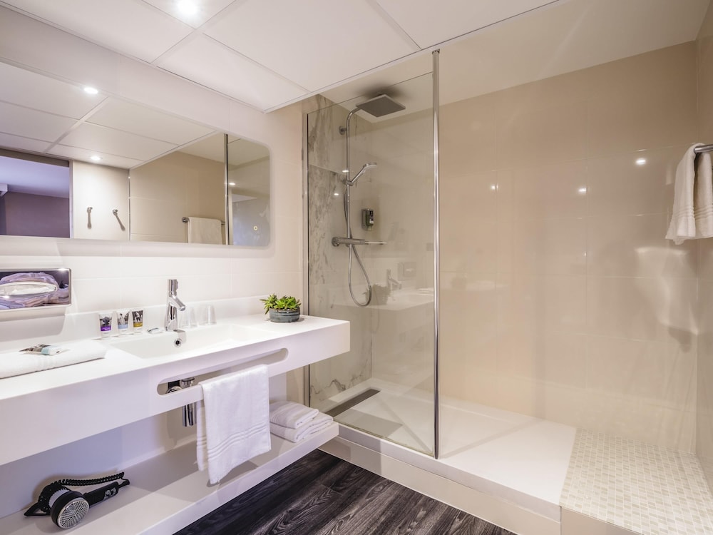 MERCURE PAU PALAIS DES SPORTS 66/67