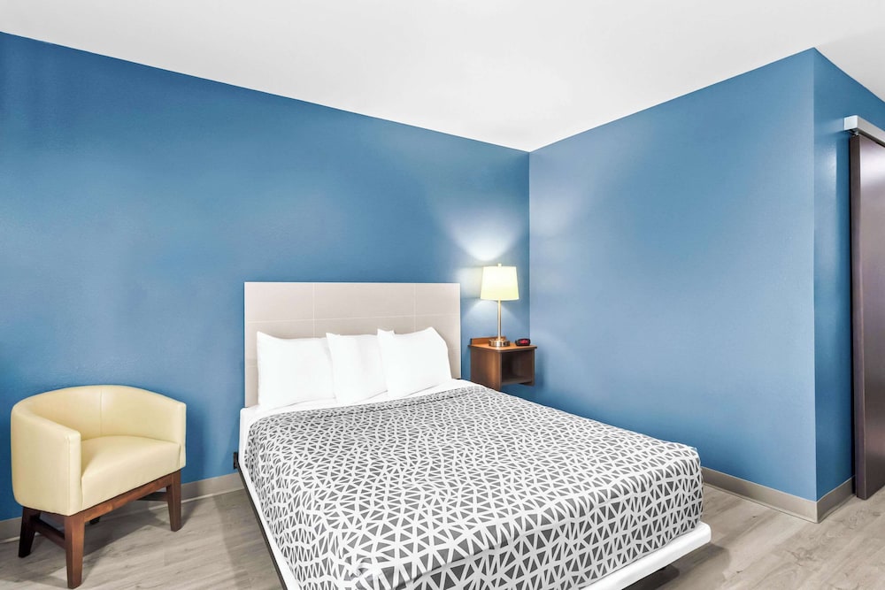 WoodSpring Suites South Houston Hobby 24/48