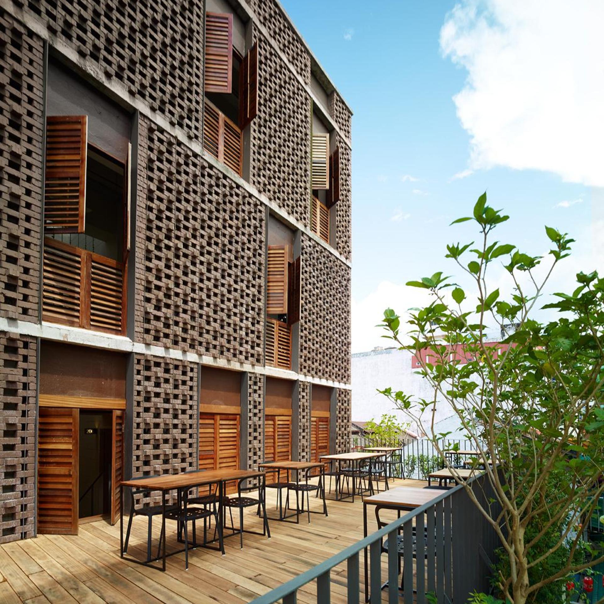 Lantern Hotel 6/50