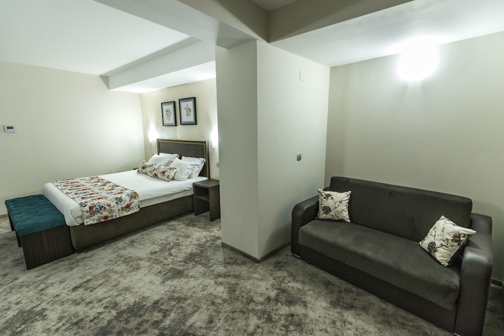 PRESTIGE BOUTIQUE HOTEL CRAIOVA 49/65