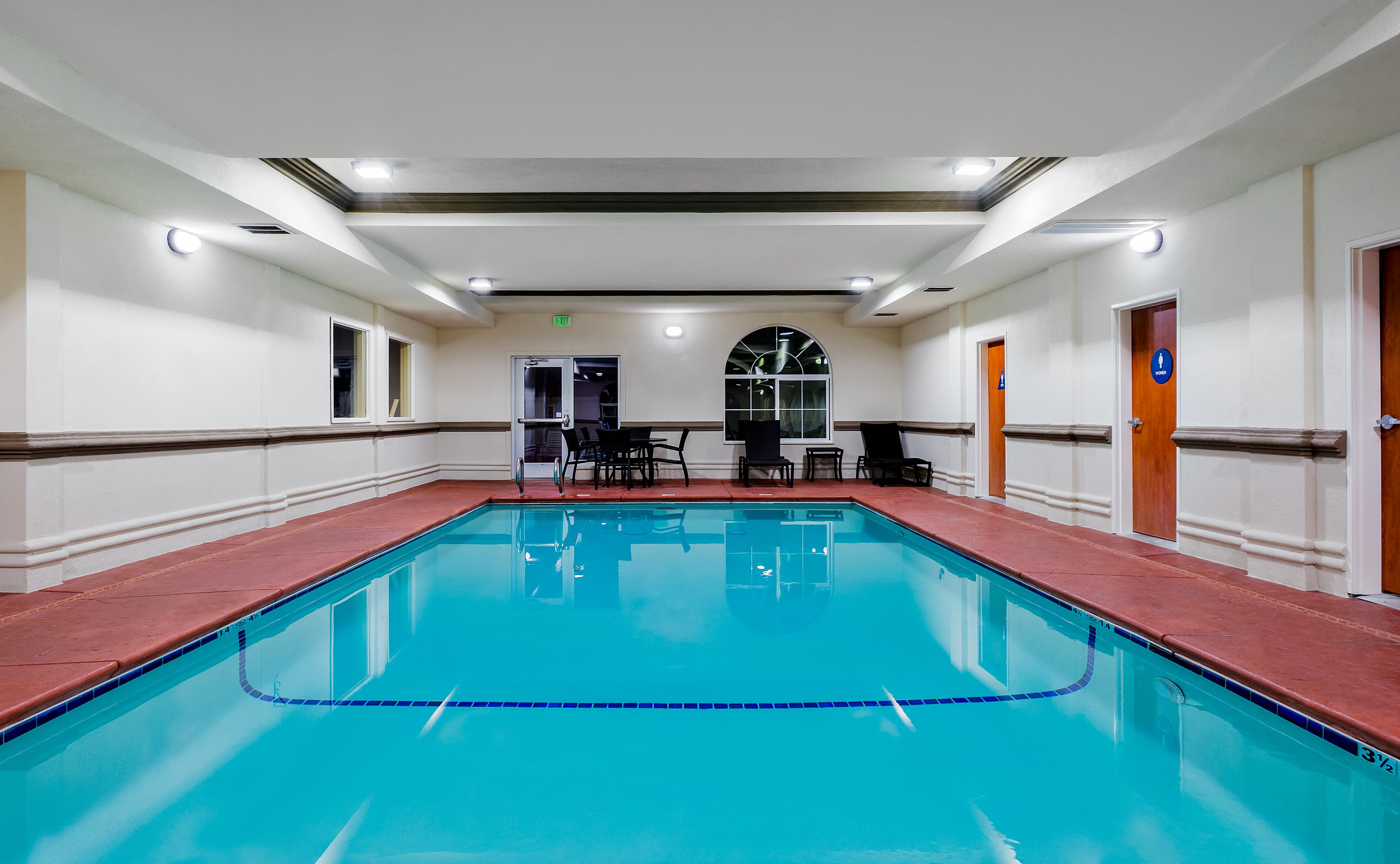 Holiday Inn Express Suites Oroville Lake 27/60