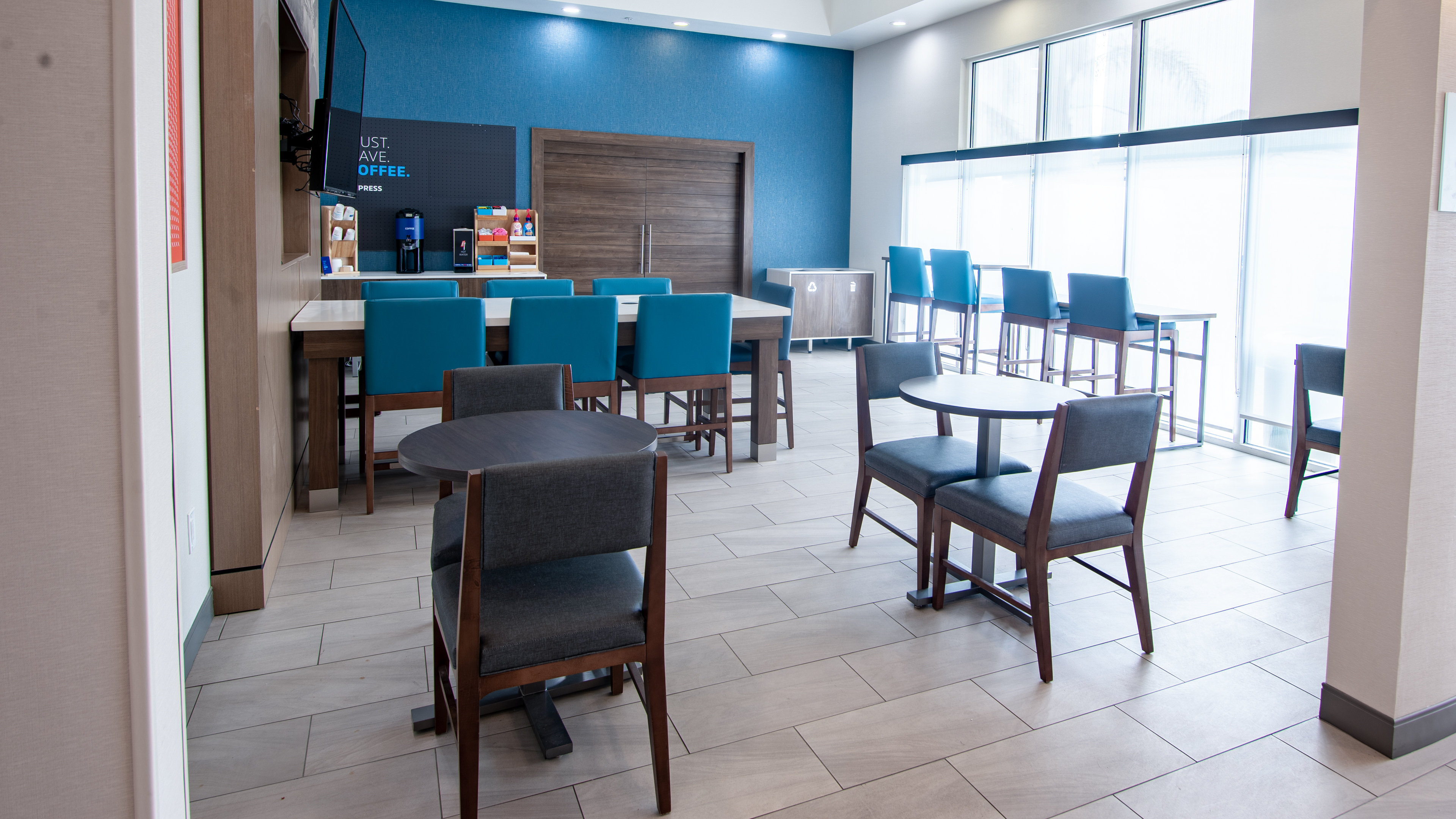 Holiday Inn Express Oakdale 49/72