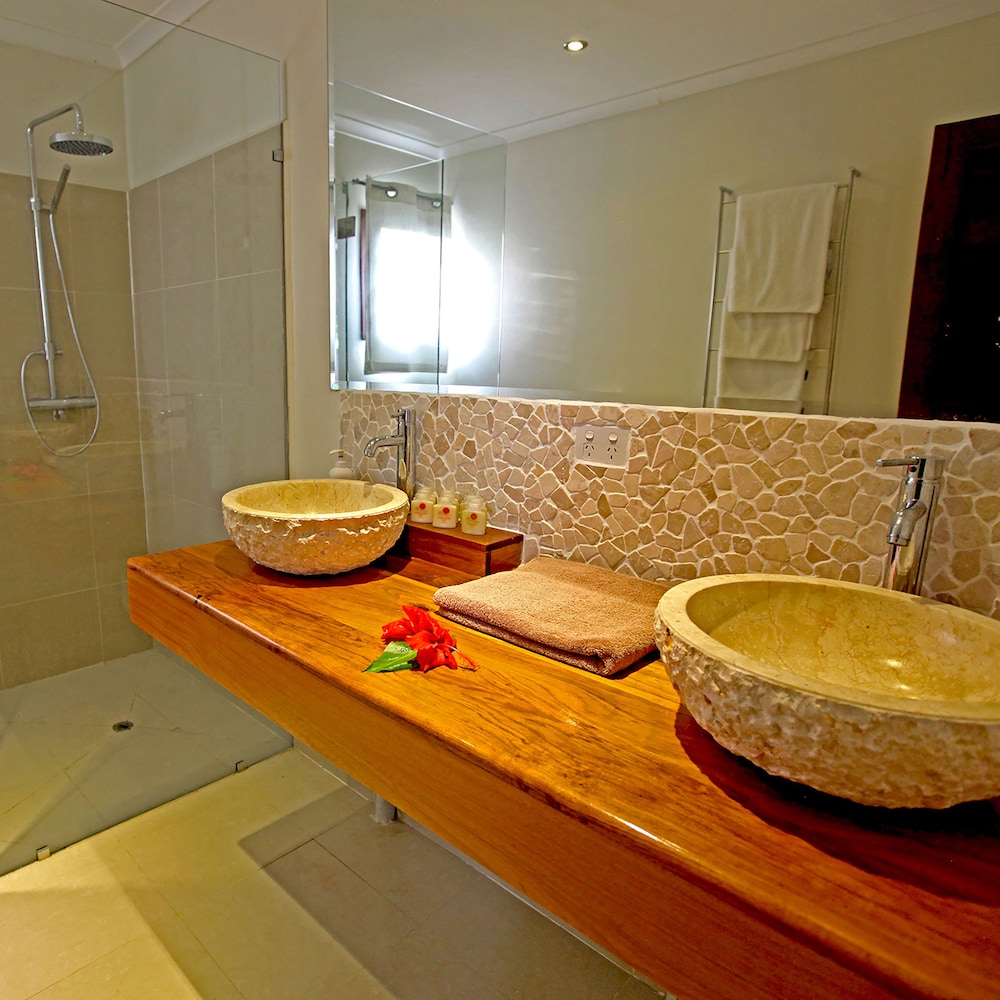 Tropicana Lagoon Resort 45/46