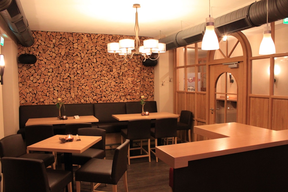 TROLL'S BRAUHAUS HOTEL 47/60