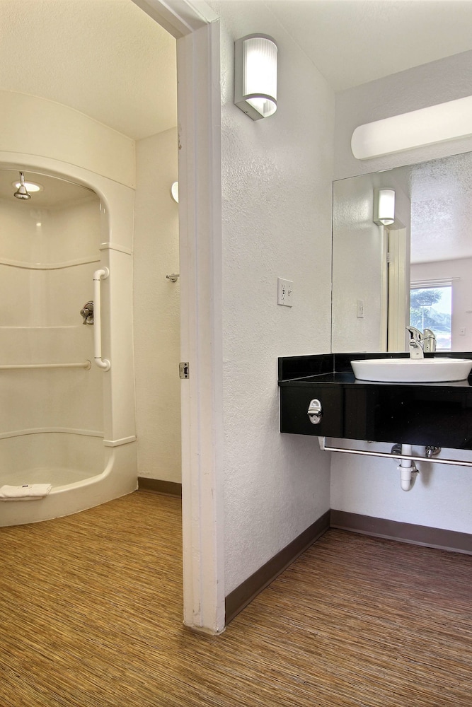 Motel6 San Angelo, TX 37/54