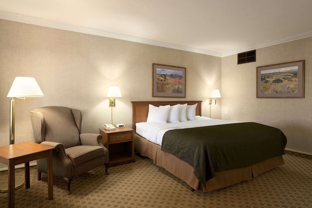 Days Inn & Suites by Wyndham Trinidad 18/41