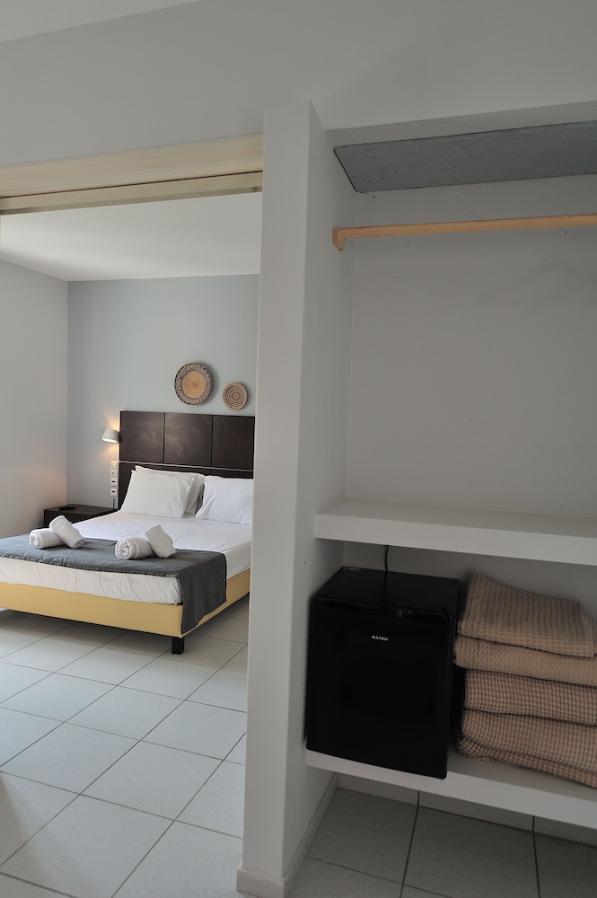 Anamar Skiathos 14/48